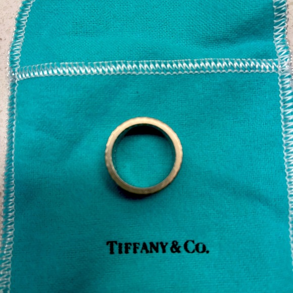 Gently WornTIFFANY & Co. 18K White Gold Full Circle
Diamond Atlas Ring Size 7.5. - Picture 6 of 6